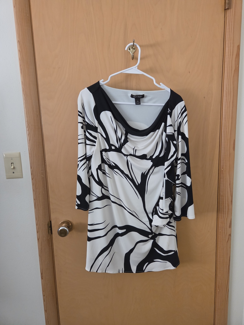 White House Black Market Black & White Abstract Drape Neck Tunic